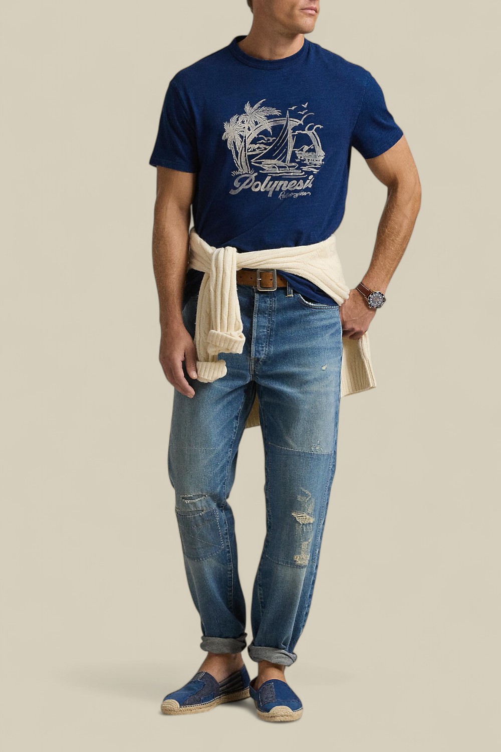 תמונת כל הלוק של חולצת טי